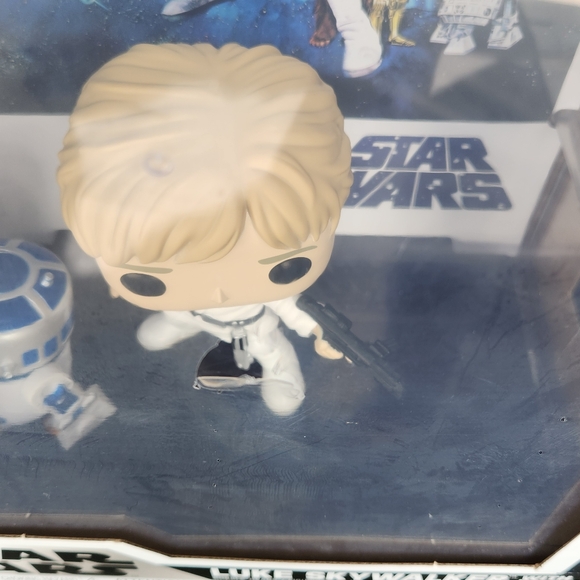 Funko Pop! Movie Poster Star Wars Luke Skywalker & R2-D2 Vinyl Figures & Poster - Picture 3 of 5